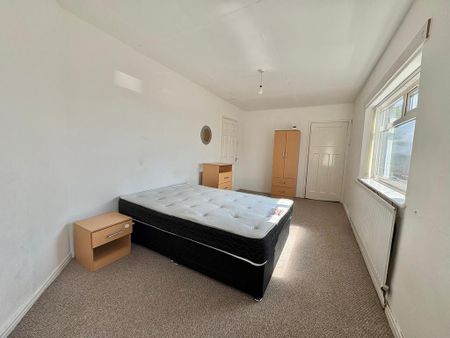 3 bedroom terraced house to rent - Photo 3