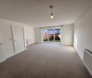 3 bedroom semi-detached house to rent - Photo 5