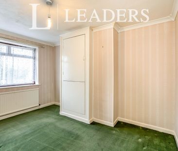 3 bedroom house to rent Deeside Avenue, PO19 - Photo 4