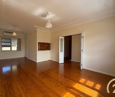 3 Bedroom Family Home, Located in a Prime Location! - Photo 1