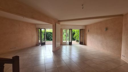 Location Appartement 4 pièces 108m² BEAUNE 21200 - Photo 2