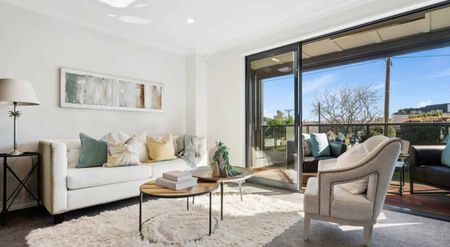 Stylish & Convenient Terrace Townhouse!! - Photo 3
