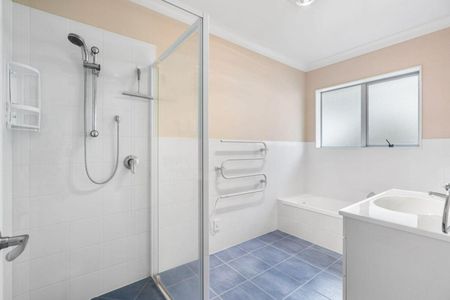 Modern comfort in a convenient Onerahi location - Photo 4