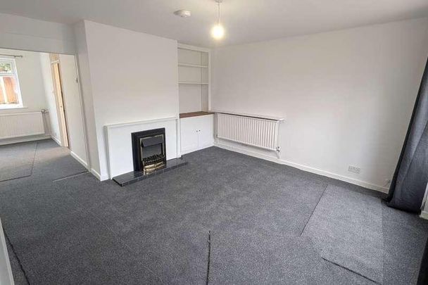 Row Town, Addlestone, Surrey, KT15 - Photo 1