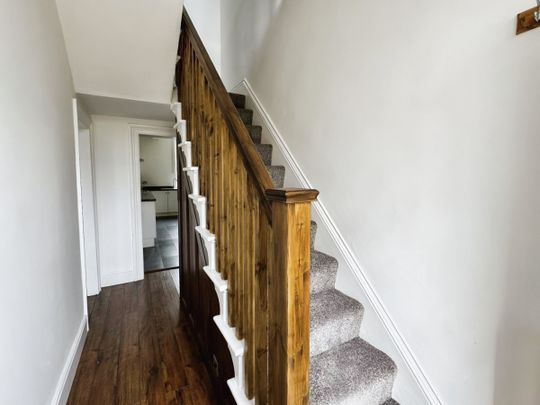York Place, Cleckheaton, BD19 - Photo 1