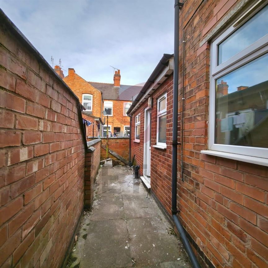 Roberts Road, LE4, Leicester - Photo 1