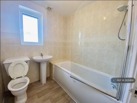 2 bedroom semi-detached house to rent - Photo 5