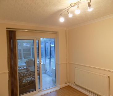 3 bedroom semi-detached house to rent - Photo 3