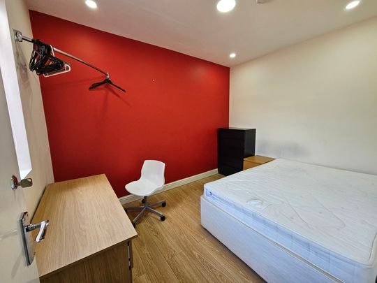 5 Bed Student Accommodation - Photo 1