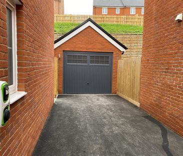 4 bedroom detached house to rent - Photo 2