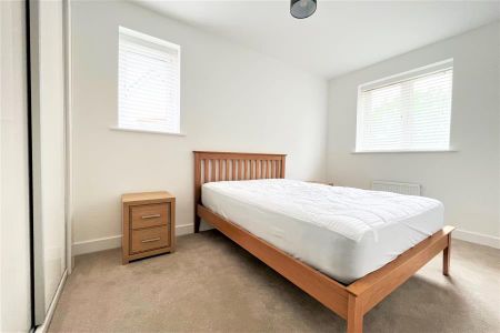 Tovey Green, Guildford , Surrey, GU3 - Photo 5