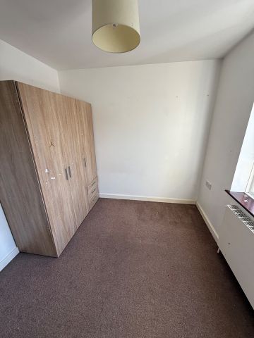 3 Bed Terraced House, Birch Grove, E11 - Photo 3