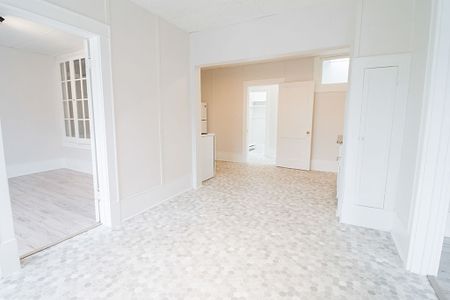 **WELLAND** SPACIOUS 2 BEDROOM APARTMENT FOR RENT!! - Photo 5