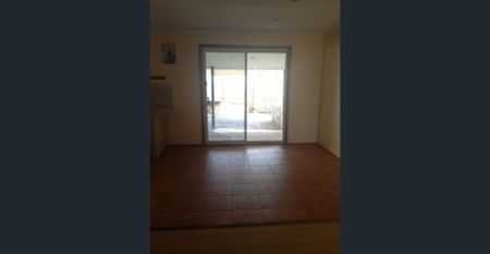 Family home with powered shed - Photo 2