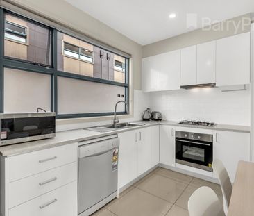Great Size Townhouse Across From Craigieburn Central. - Photo 5