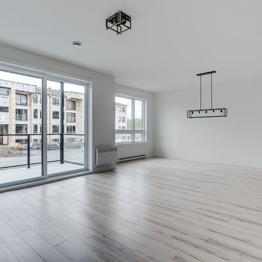 176 Boul. Louis Joseph Papineau Cowansville, QC J2K - Photo 1