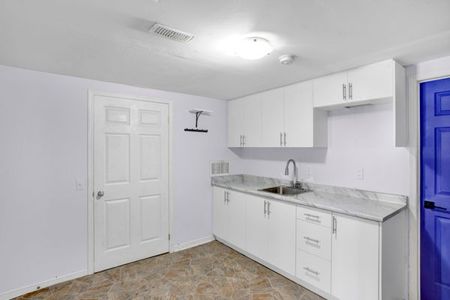 For Lease - 58 Avenue Street Unit# Lower, Oshawa, Ontario - Photo 2