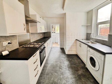 Central Avenue, Southend-On-Sea - Photo 5