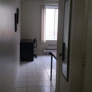 Situé Au Cœur Du Ghetto McGill, Super Studio-loft Rénové - Photo 3