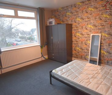 4 Bedroom End Terraced House - Photo 4