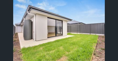 Stunning brand new home - Photo 2