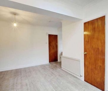 Chestnut Avenue, Slough, SL3 - Photo 3