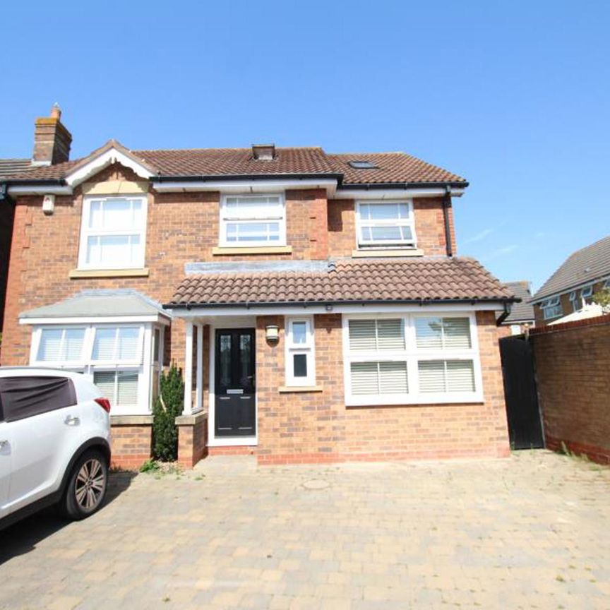 Ocean are proud to offer this unique four bedroom detached home to the market on an unfurnished basis and available in May for a 6 month tenancy. - Photo 1