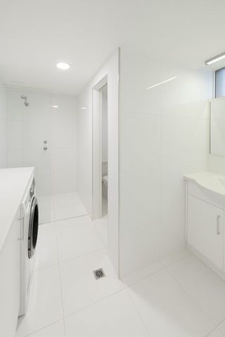 2 x 2 x 1 UNIT- COASTAL LIVING AT IT'S BEST- STEPS FROM THE BEACH - Photo 4