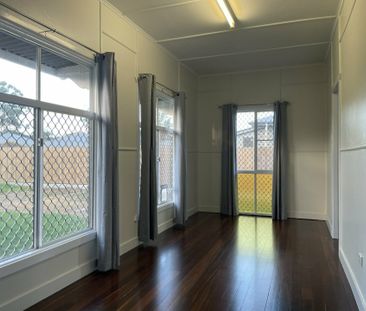 Spacious 3-Bedroom Home with sunroom, Close to School - Photo 1