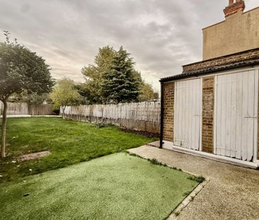 3 bed House South Avenue, SS2 - Photo 5