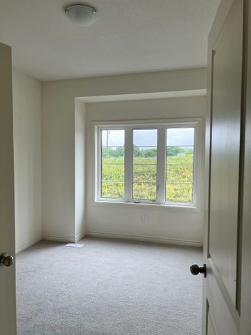 For Lease - 92 Ogston Crescent, Whitby, Ontario - Photo 5