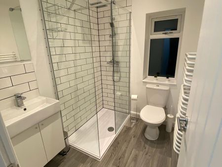 6 bedroom semi-detached house to rent - Photo 3