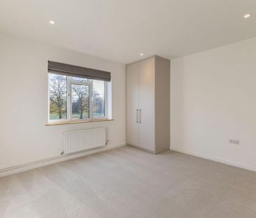 3 bedroom flat to rent - Photo 2