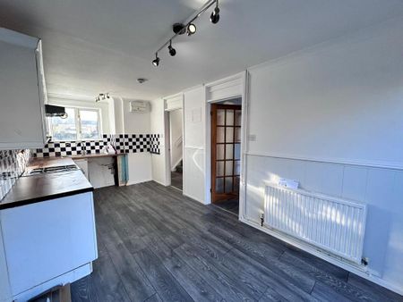 3 bedroom end of terrace house to rent - Photo 2