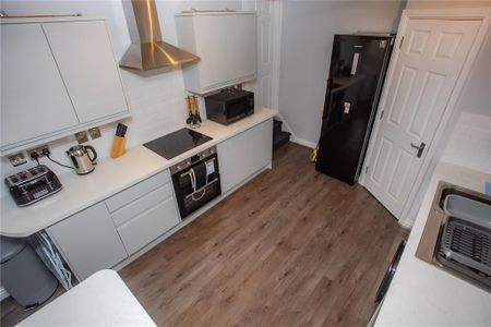 Property to rent - Photo 2