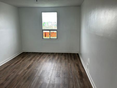 For Lease - 11850 Airport Road, Brampton, Ontario - Photo 4