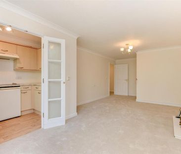 2 bedroom retirement property to rent - Photo 4