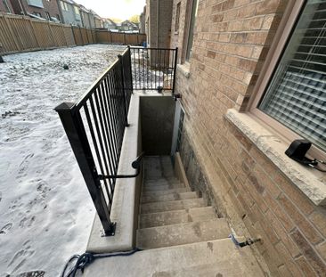 For Lease - 13 Raithby Crescent, Ajax, Ontario - Photo 2
