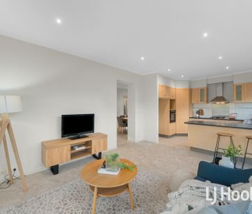 22 Lincolnheath Boulevard, Point Cook VIC, Belconnen - Photo 5