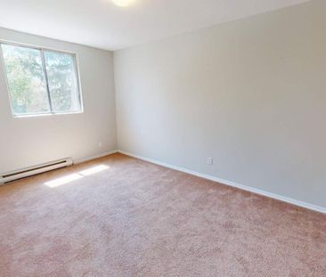 Three Bedroom Townhouse - Photo 2