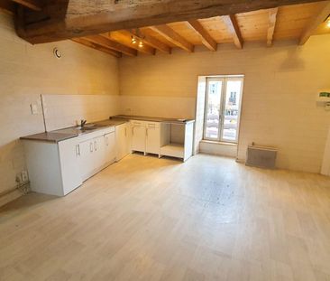 Location Appartement 3 pièces 94m² CHALAMONT 01320 - Photo 3