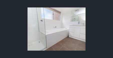 SPACIOUS 3-BEDROOM TOWNHOUSE IN PERFECT LOCATION - Photo 4