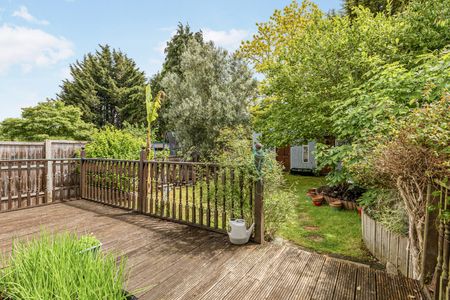 3 bedroom house to rent Southcote Avenue, Surbiton, KT5 - Photo 4