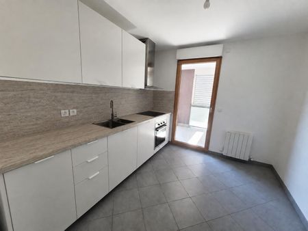Location Appartement 4 pièces 90m² LYON 3ème - Photo 4