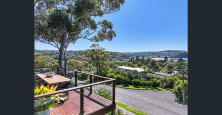 MacMasters Beach Coastal Retreat – Expansive Ocean Views & Relaxed Beach Living - Photo 5
