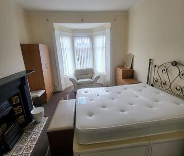 3 bedroom flat to rent - Photo 3