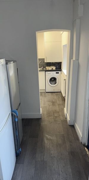 Room in a Shared House, Lydford Street, M6 - Photo 1