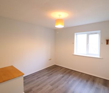 Park View Court, High Wycombe - Photo 2