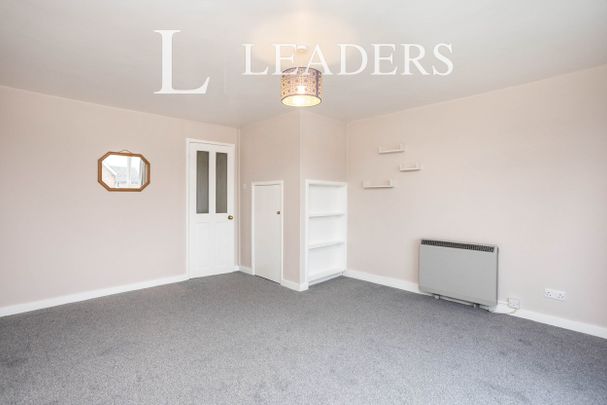 2 bedroom maisonette to rent Oaklands, Oakhill Road, RH13 - Photo 1