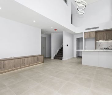 Three-bedroom penthouse apartment - Photo 1